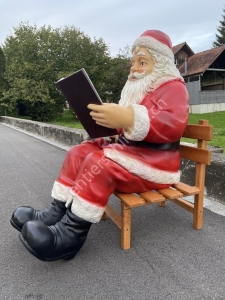 Weihnachtsmann Figur gross für draussen, sitzend, Buch lesend, mit Stuhl, 95 cm hoch
